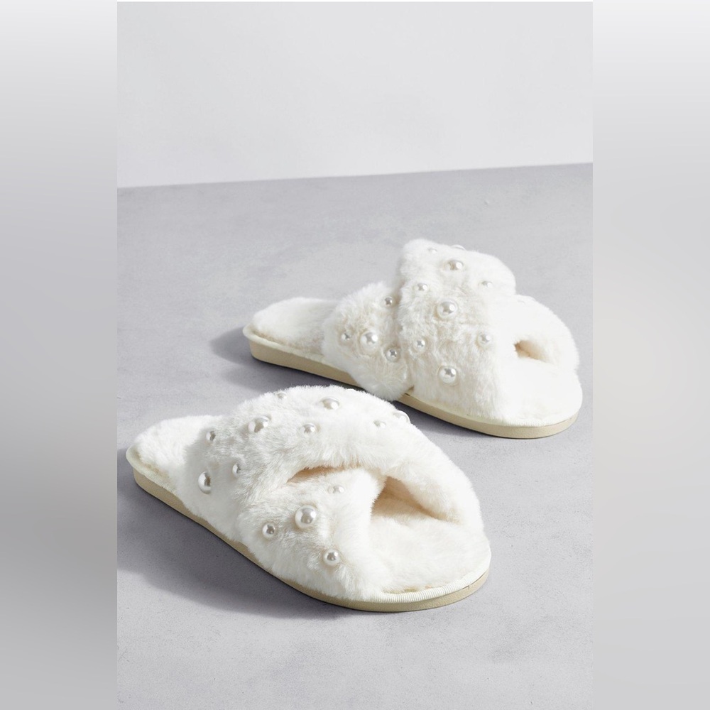 Faux Fur Pearl Embellished Slip on Slippers Size 9-10